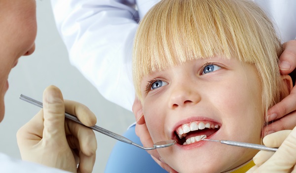 Лікування карієсу у дитячій стоматологіі «Оксфорд Медікал»