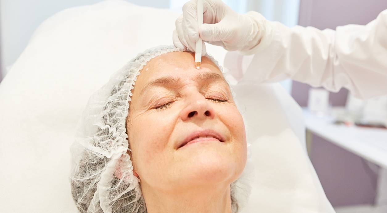 Эффективные процедуры для лица после 50 лет