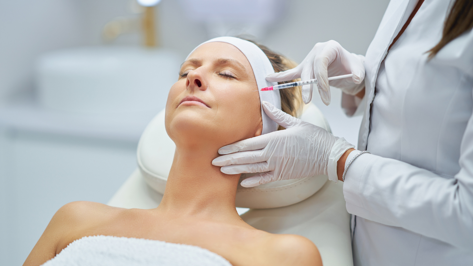 Процедуры инъекционной косметологии в «Оксфорд Медикал»