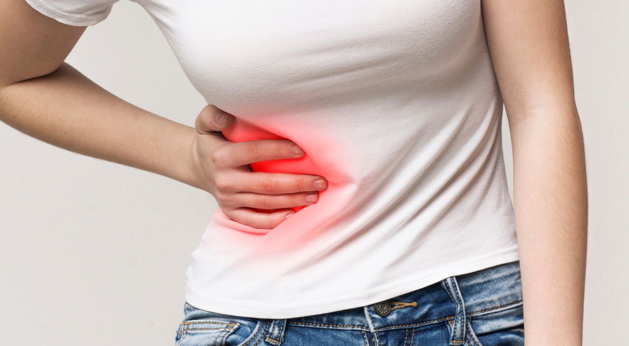 Почему болит в правом боку