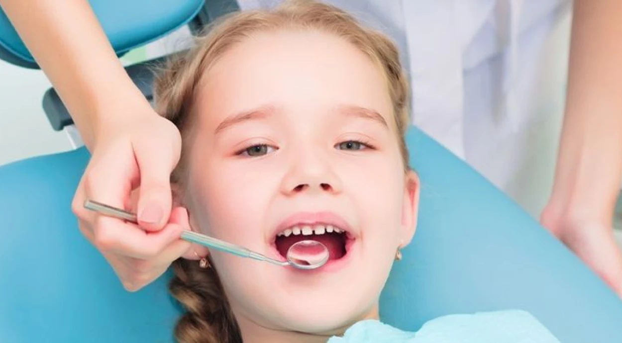 Флюороз у детей: причины и лечение