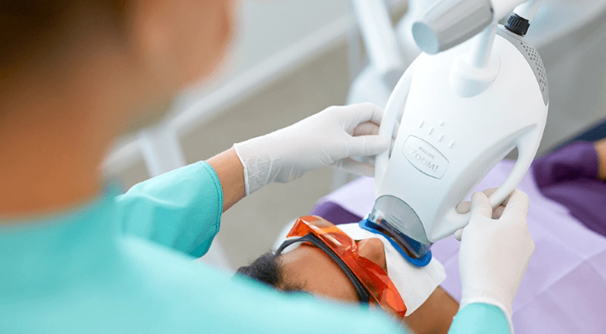 Innovative teeth whitening system ZOOM 4 from Philips