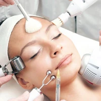 Инъекционная косметология против аппаратной: что выбрать?