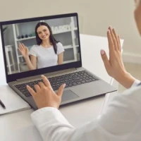 Онлайн-консультация врача: что это такое и кому будет полезно