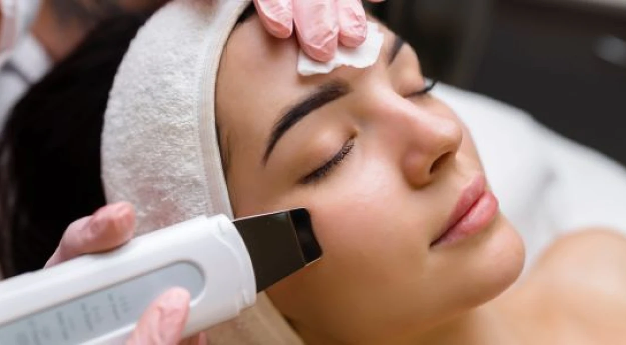 Преимущества и особенности ультразвуковой и механической чистки лица