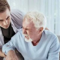 Как распознать инсульт и оказать первую помощь?