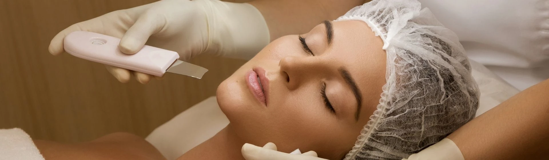 Ультразвуковая чистка лица в частной клинике Оксфорд Медикал Киев