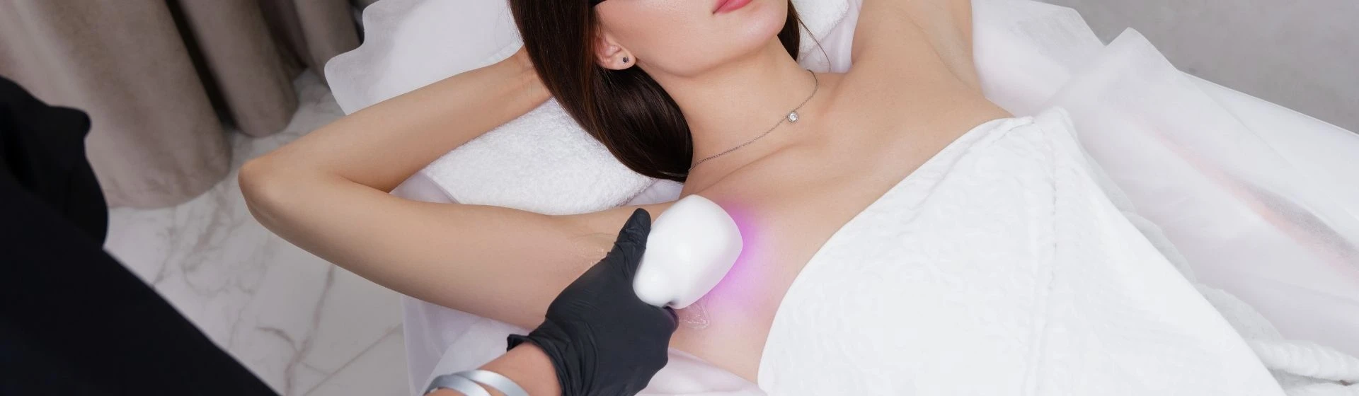 Лазерная эпиляция волос под мышками в частной клинике Оксфорд Медикал Киев