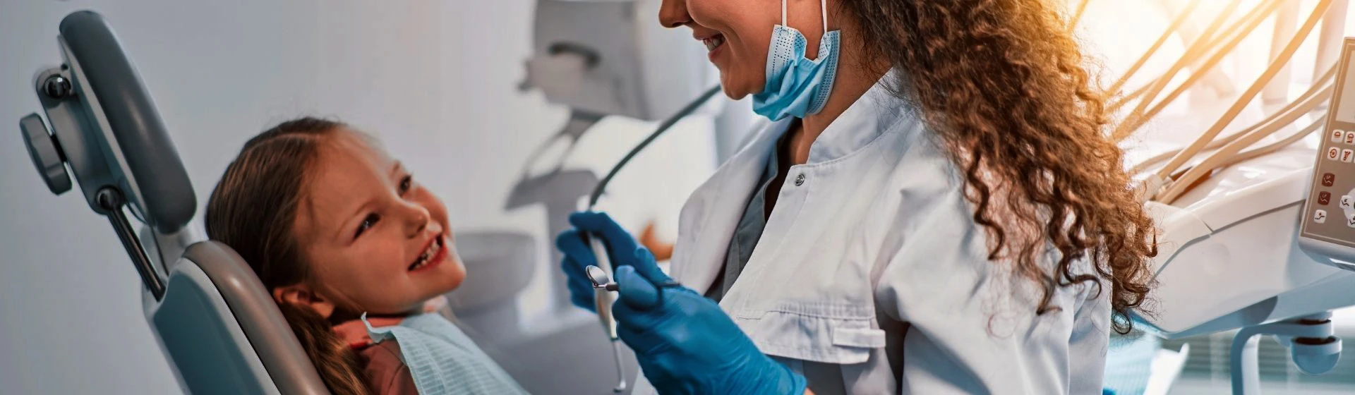 Профессиональная чистка зубов для детей в частной стоматологии Оксфорд Медикал Киев