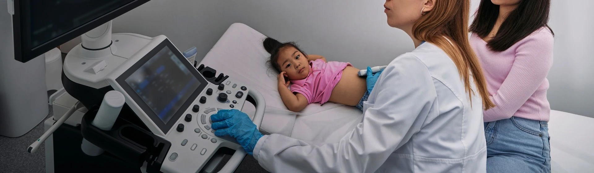 УЗИ органов брюшной полости ребенку в частной клинике Оксфорд Медикал Киев
