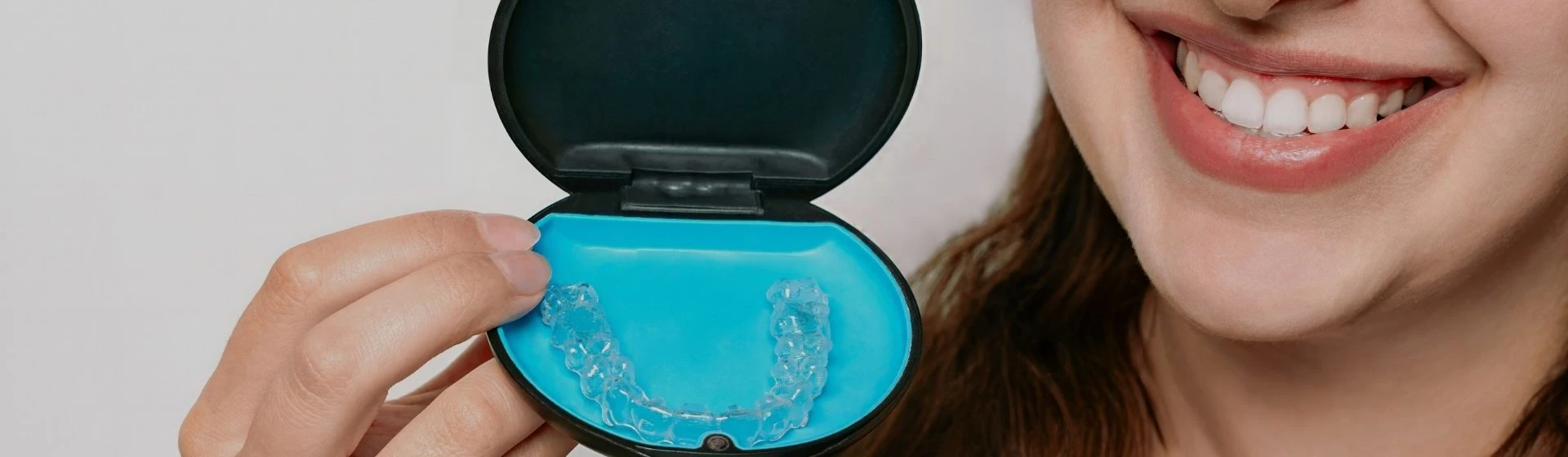 Элайнеры – ортодонтические капы для выравнивания зубов в Киеве в Оксфорд Медикал