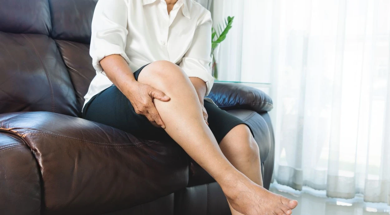 How to quickly relieve leg cramps: advice from a phlebologist
